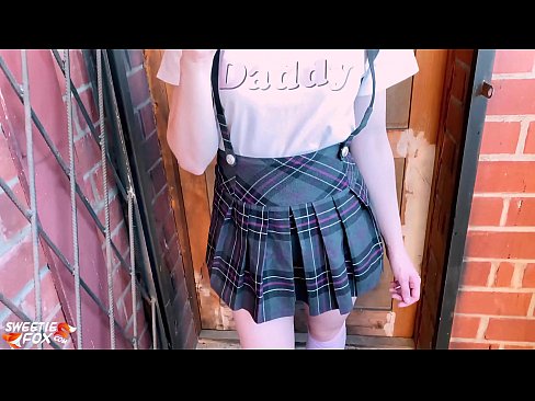 ❤️ Schoolgirl Sucks a dick gu domhainn agus fucks an àite clasaichean. Gnè  leinn gd.np64.ru